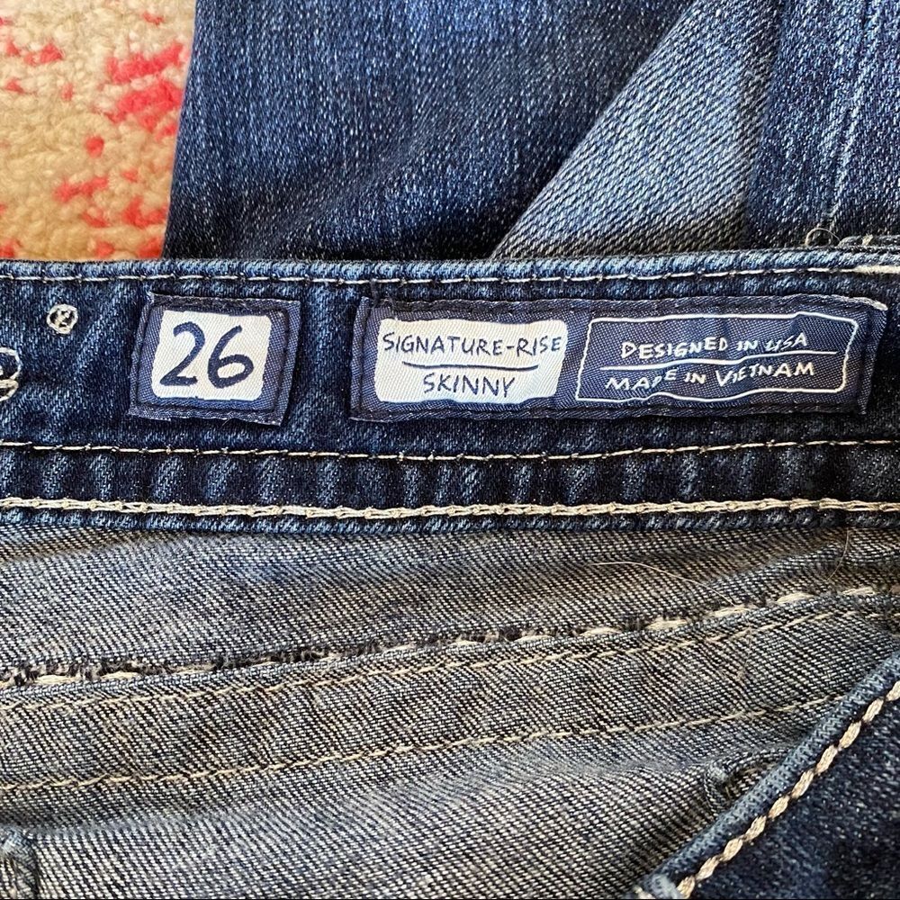 Miss Me Signature Rhinestone Fleur-de-lis Embroidery Skinny Jeans - Picture 7 of 11